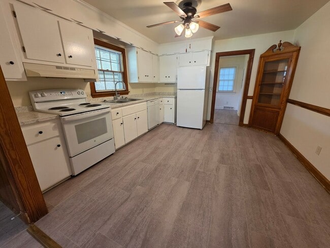 Building Photo - Take a look ... Waverly, VA  - 3 bedroom / 2 bath