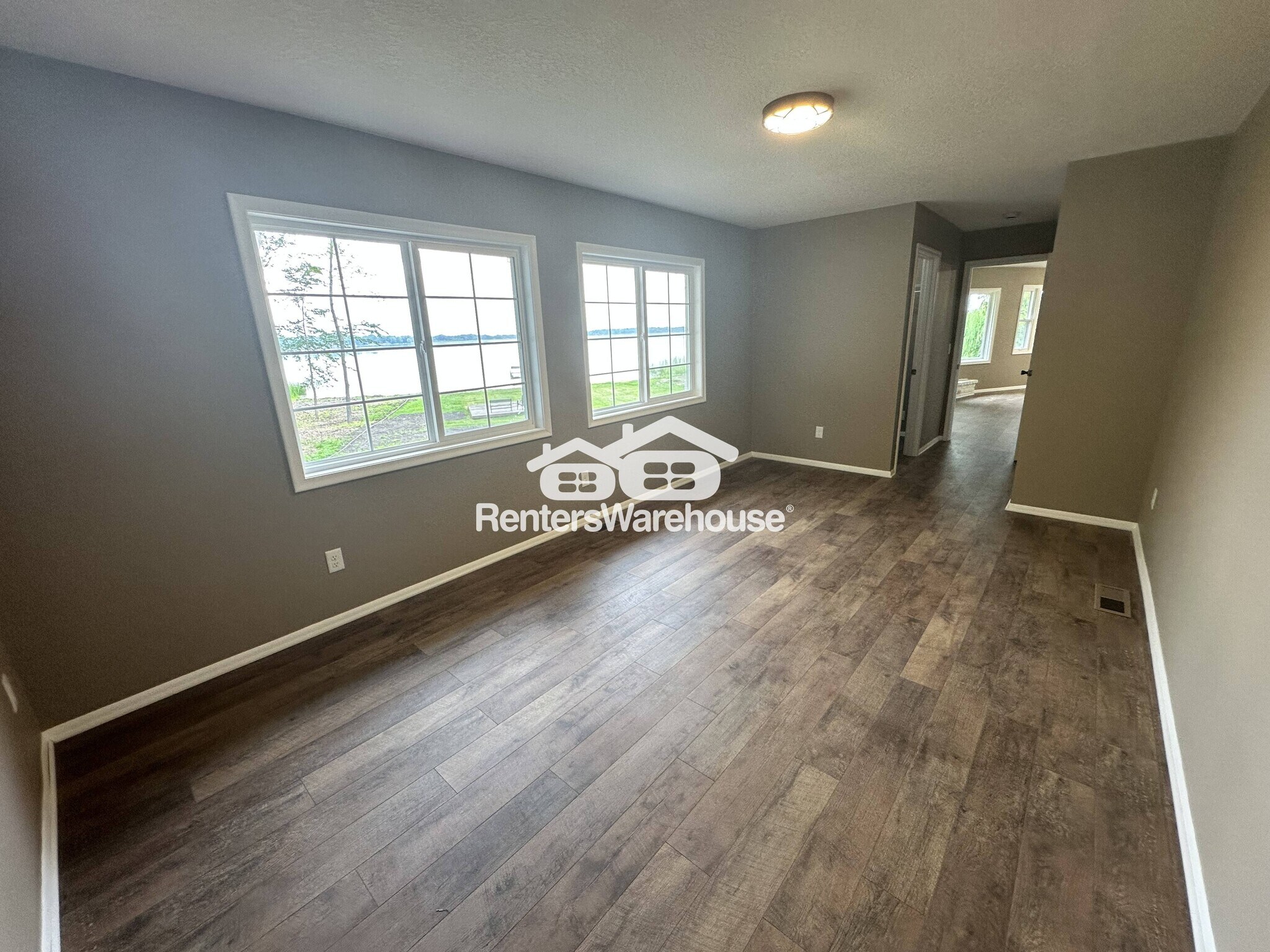 Building Photo - 3311 Interlachen Dr NE