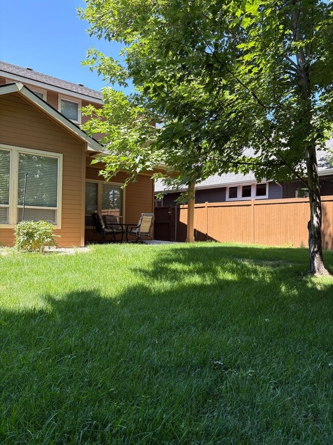 Building Photo - "Luxury Living: Stunning home with marble counter tops & Fireplace!"