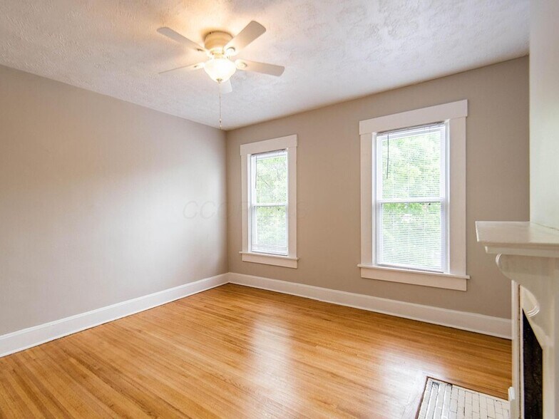 Building Photo - 380 Stoddart Ave