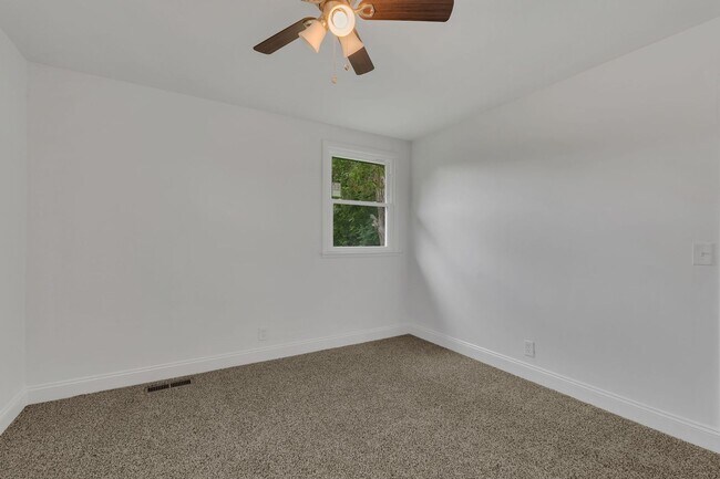 Building Photo - Incredible Fully-Updated 3 Bedroom Home wi...