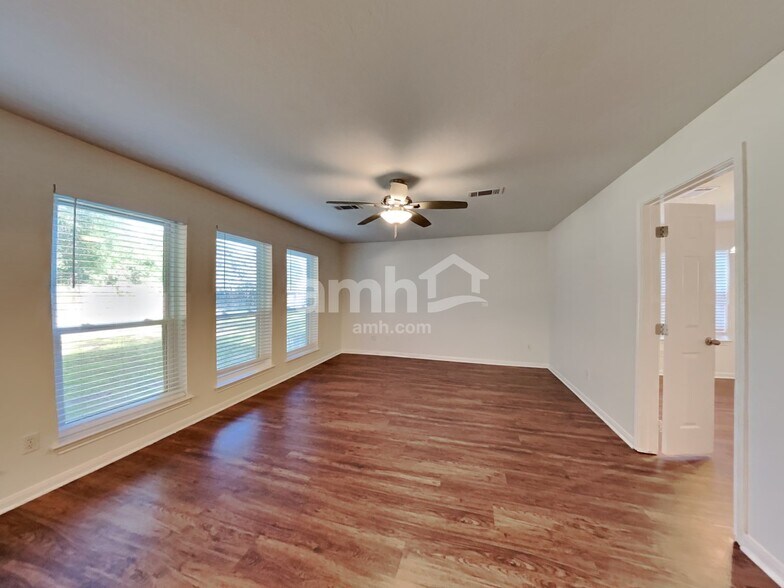 Building Photo - 31442 Camden Village Dr