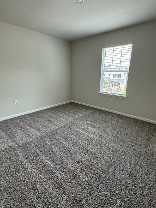 Building Photo - 15 Warwick Ct