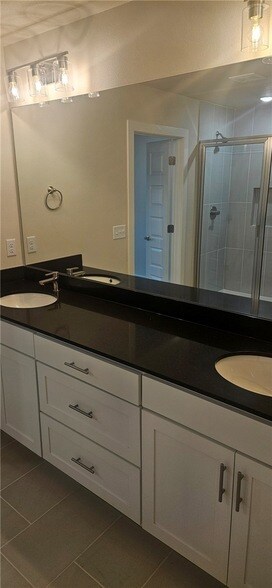 Building Photo - 516 S Benchmark Ln