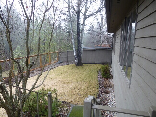 Building Photo - Buffalo Hills Golf Course River Front 3 be...
