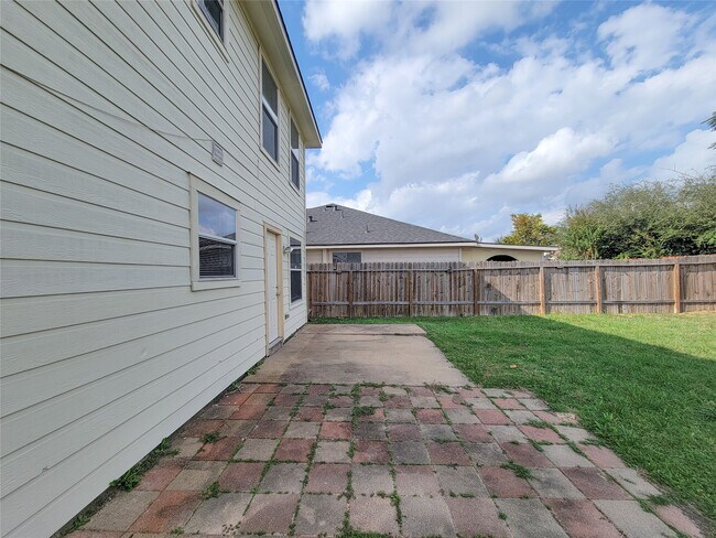 Building Photo - 19718 Byron Meadows Dr