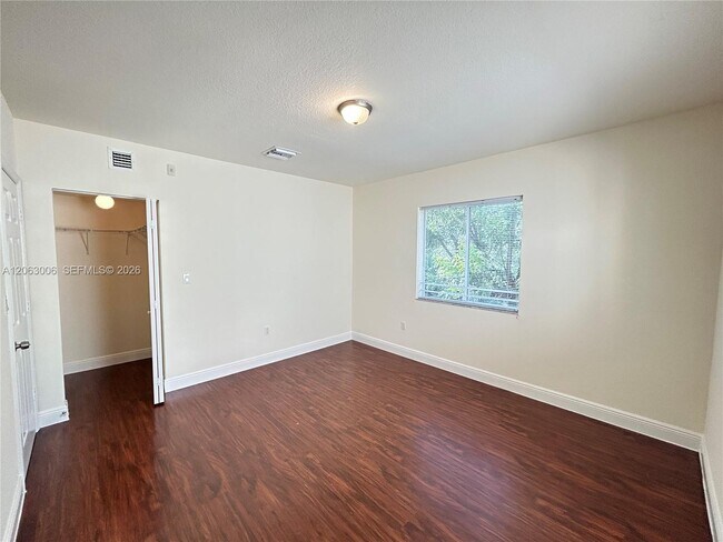 Building Photo - 2931 Sheridan Ave