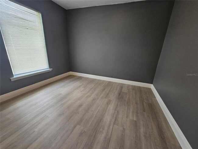 Building Photo - 635 Parakeet Ct