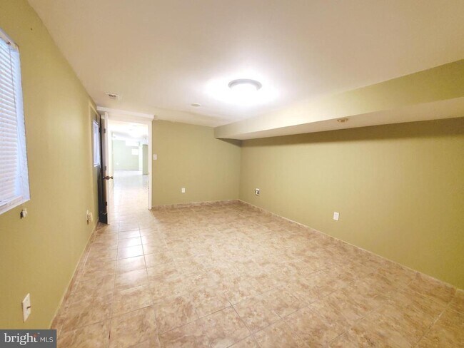 Building Photo - 1131 N Gilmor St