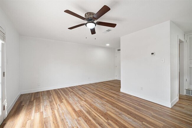 Building Photo - 2217 Mission Hill Dr