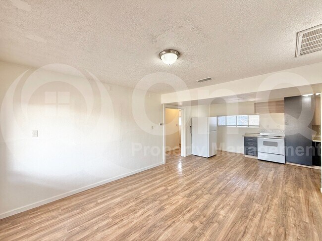 Building Photo - 515 W 13th St