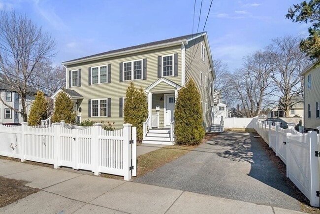 Building Photo - 220 White St