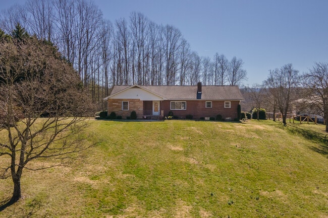 Building Photo - 443 Selica Rd