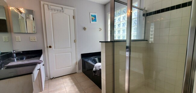 Building Photo - 284 W Silverthorn Ln