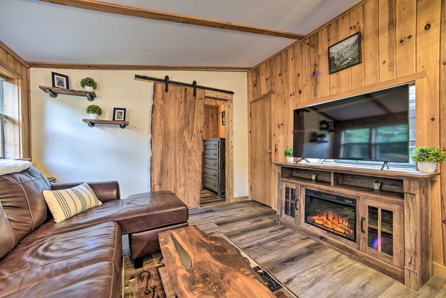 Building Photo - 783 Woodstock Rd