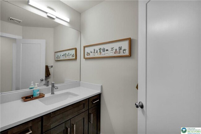 Building Photo - 221 Craig Ave