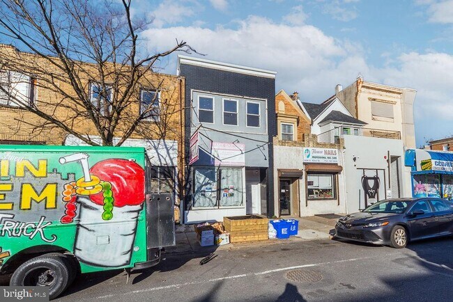 Building Photo - 606 S 52nd St