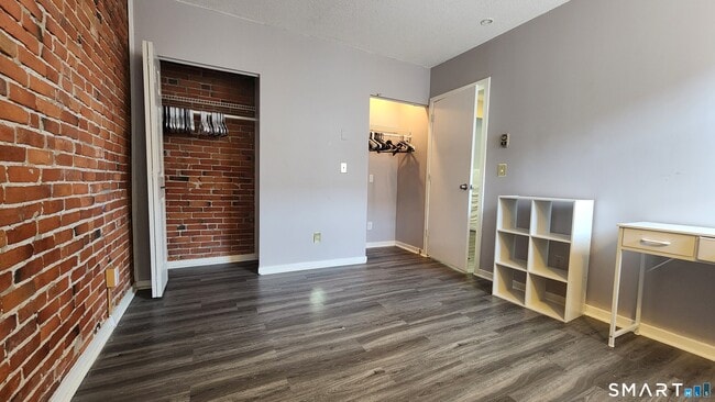 Building Photo - 18 Townley St