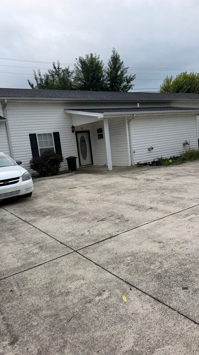 Building Photo - 44 Grandview Dr