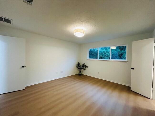 Building Photo - 12118 Dorrance Ln