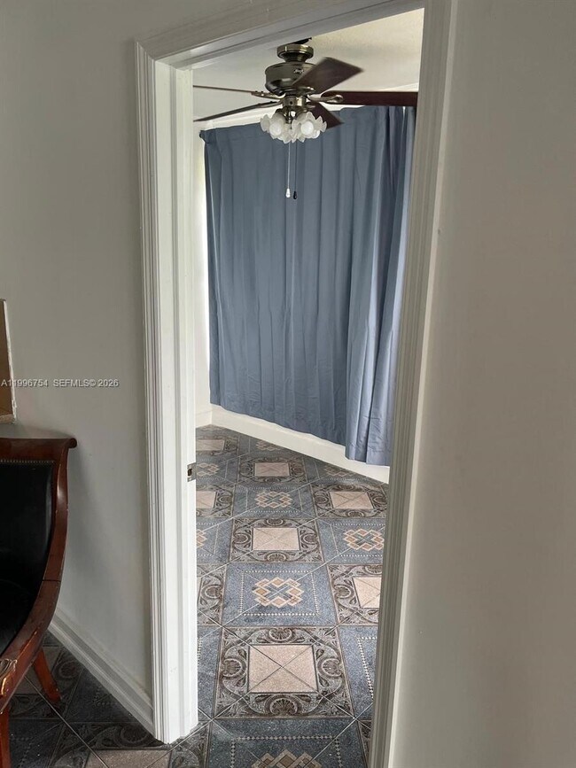 Building Photo - 285 NE 191st St