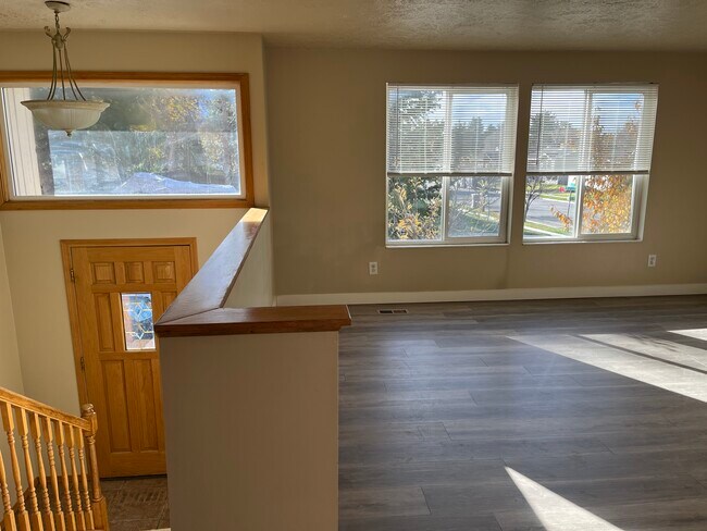 Building Photo - 2333 Cliff Swallow Dr