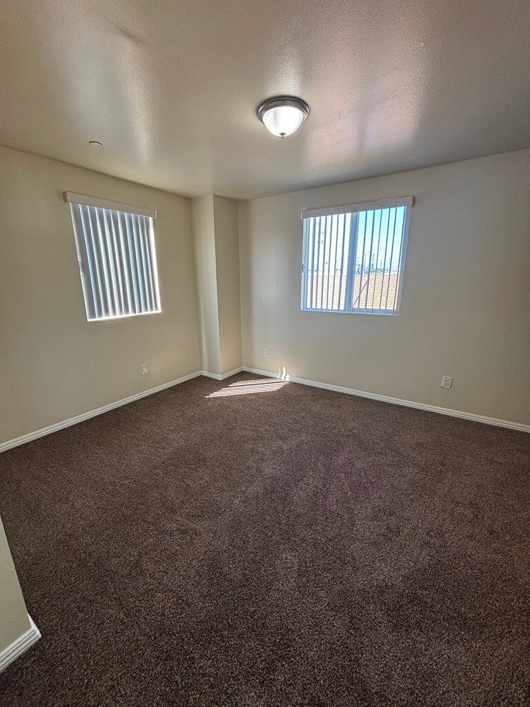 Building Photo - 3312 W 66th Pl