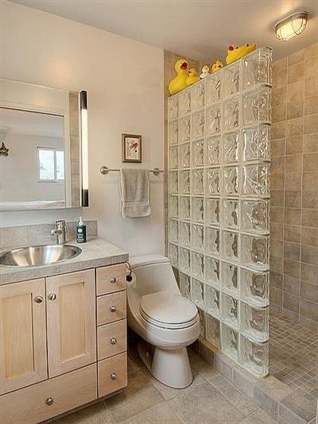 Building Photo - Luo Zhong Triplex