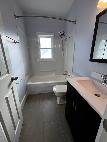 Bathroom - 4414 Ivanhoe Ave