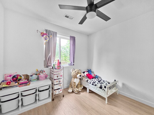 Building Photo - Charming 3 beds 2 baths in Denver!