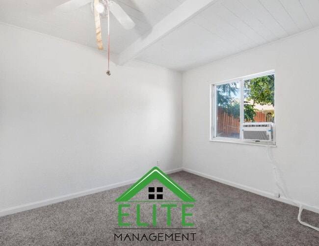 Building Photo - Charming Updated Home in Convenient Sacram...