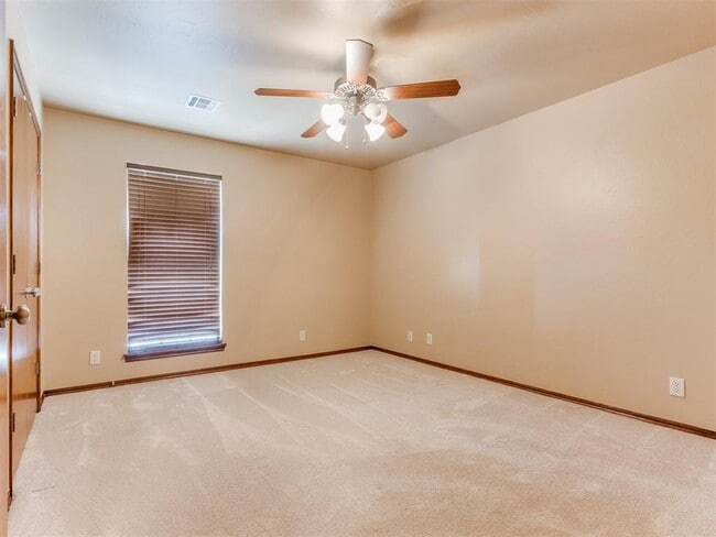 Building Photo - 16616 Hardwood Pl