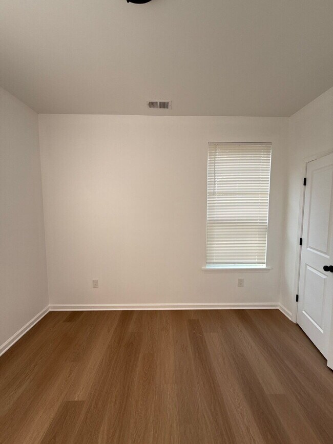 Building Photo - Fully Renovated Spacious 3BR in South Memphis – Section 8 Welcome