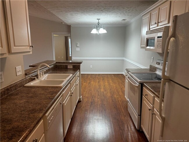 Building Photo - 1811 Balmoral Dr