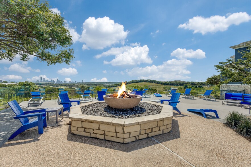 Building Photo - Cliffs at Barton Creek