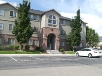 Building Photo - 3 Bedroom 2.5 Bathroom Condo-Pool-Clubhous...