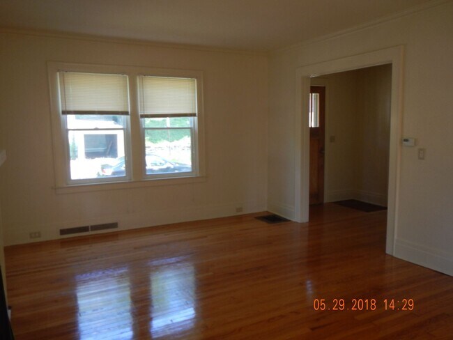 Building Photo - 210 Clarke St