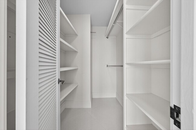 Building Photo - 1200 S Flagler Dr