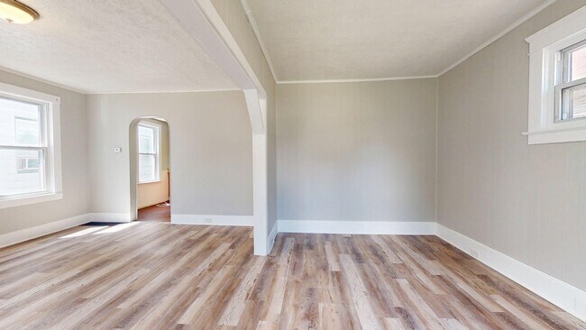 Building Photo - Clark / Fulton Area - 3 Bedrooms - 1 Bath - Single Family Home