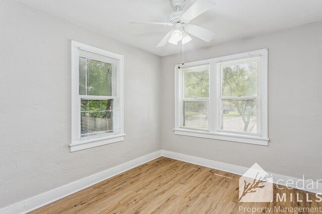 Building Photo - Great SE 3 bedroom home with many updates