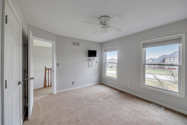 Building Photo - 1658 Grandview Dr