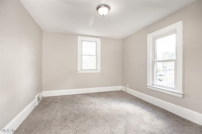 Building Photo - 844 E 154th St