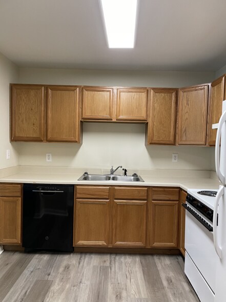 Building Photo - 585 Franklin Grove Church Rd