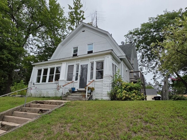 Primary Photo - 317 W Eagle St