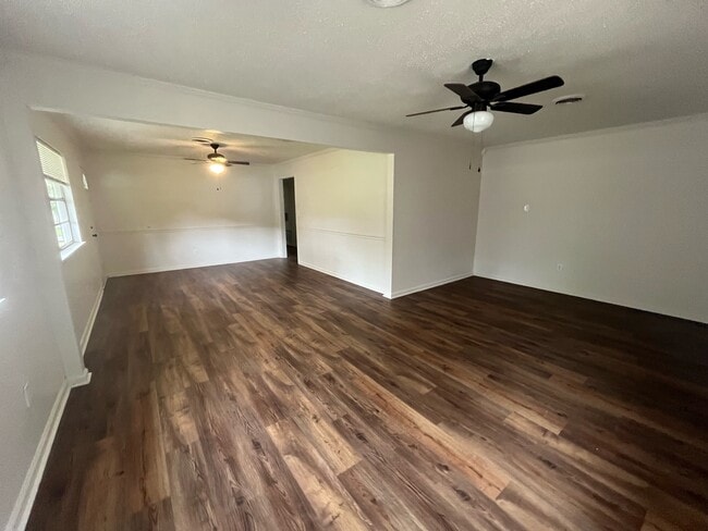 Building Photo - 524 E Elm St