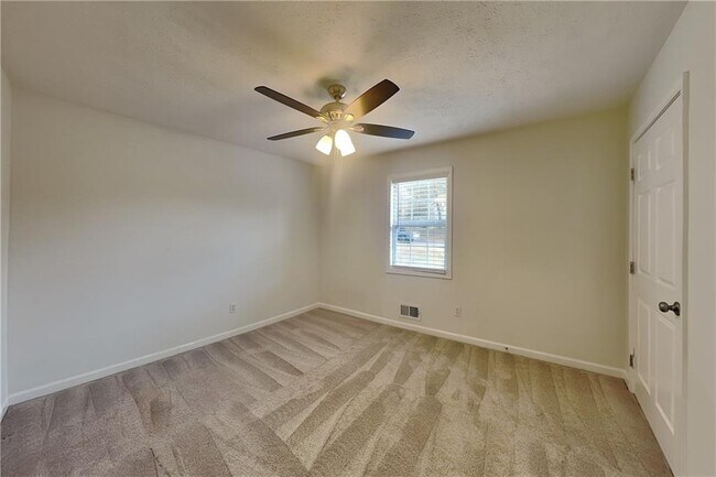 Building Photo - 3499 Ulster Ln NE