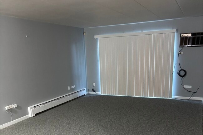 Building Photo - 18361 Glen Oak Ave