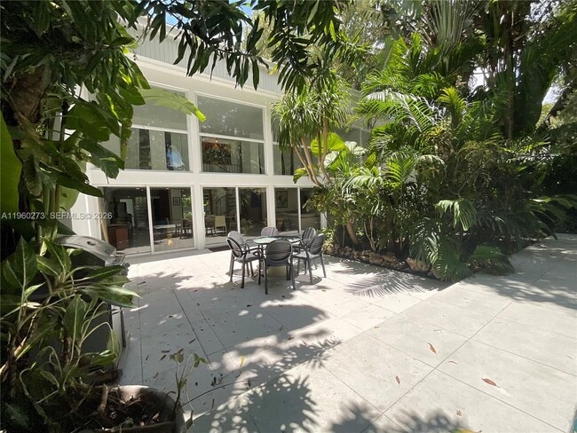 Building Photo - 2485 Inagua Ave