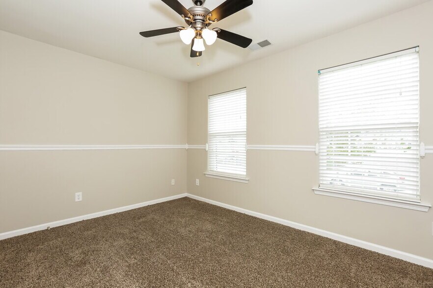 Building Photo - 5207 Hildreth Court