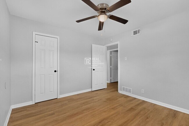 Building Photo - 1809 W Sanford St